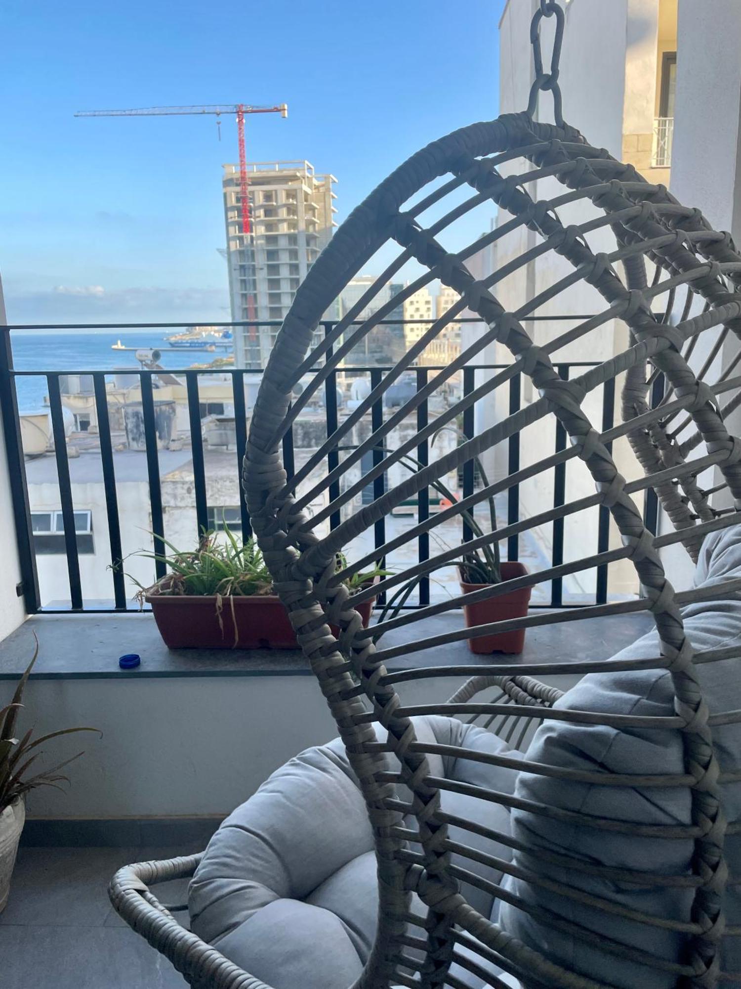 Spacious Seaview Sliema Apt, Steps From Valletta Ferry Екстериор снимка