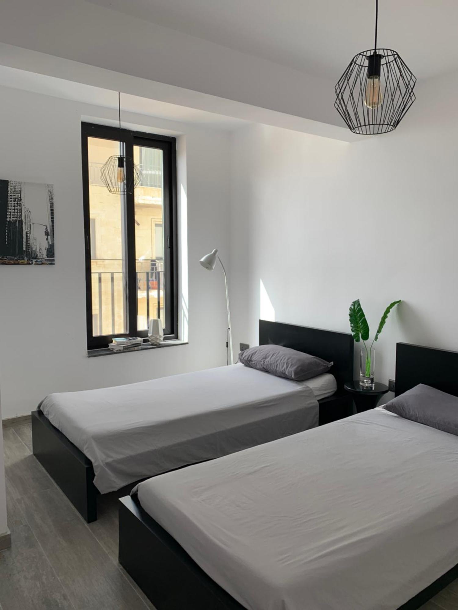 Spacious Seaview Sliema Apt, Steps From Valletta Ferry Екстериор снимка