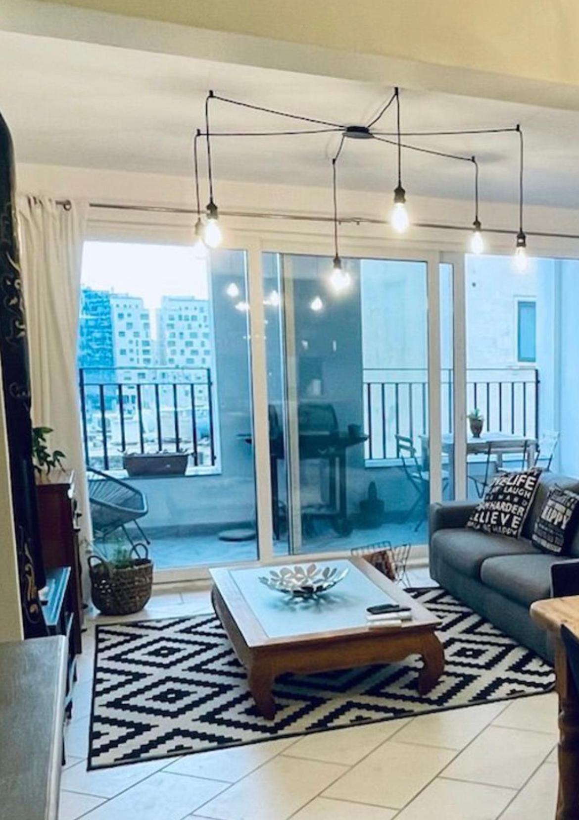 Spacious Seaview Sliema Apt, Steps From Valletta Ferry Екстериор снимка
